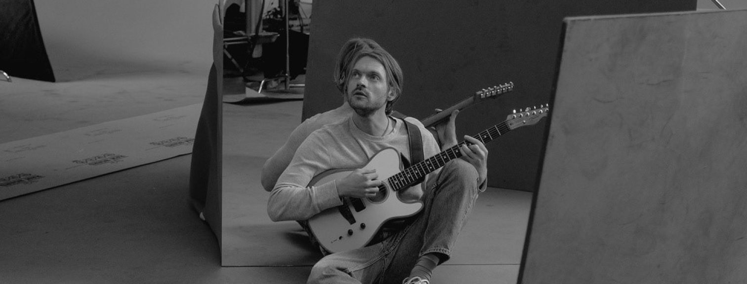 Finneas vystoupí na Colours of Ostrava